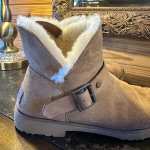 Cozy Brown Ugg Women's Boots